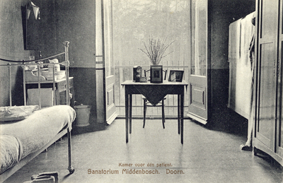 9623 Interieur van het huis Middenbosch te Doorn, in gebruik als sanatorium: een kamer voor één patiënt.